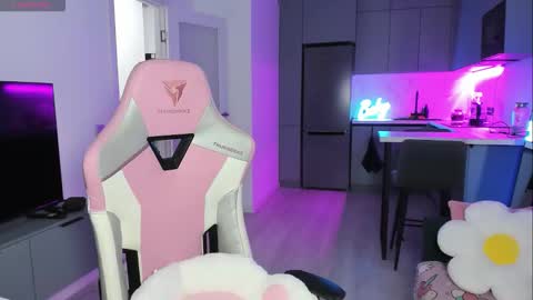 Emi online show from 09-08-25, 07:02