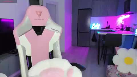 Emi online show from 09-09-25, 07:13