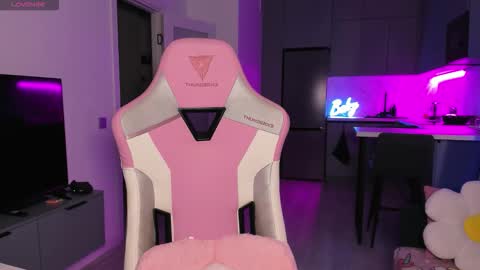 Emi online show from 10-14-25, 02:01