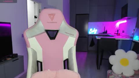 Emi online show from 10-15-25, 04:07