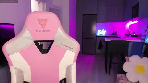 Emi online show from 10-16-25, 04:08