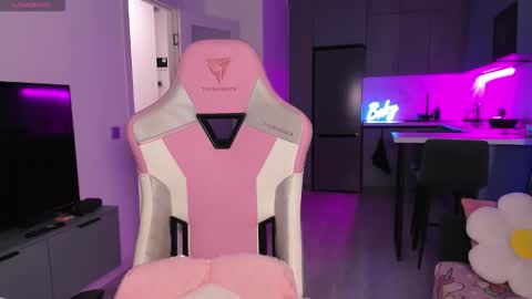 Emi online show from 10-20-25, 04:07