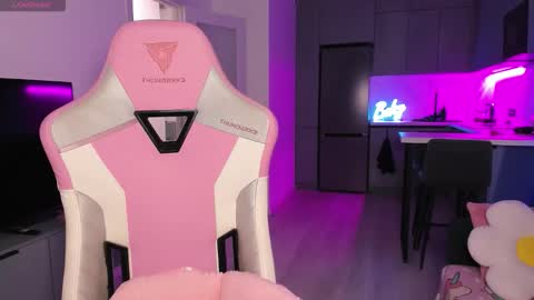 Emi online show from 10-22-25, 04:07