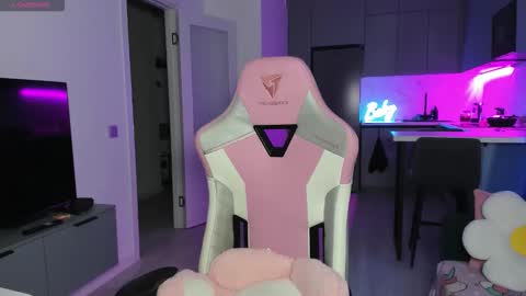 Emi online show from 10-31-25, 04:08