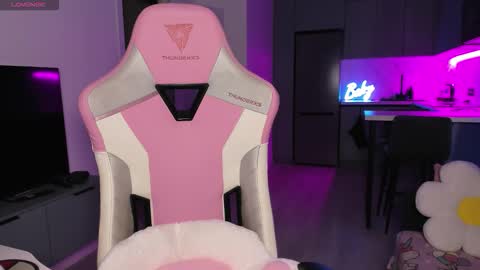 Emi online show from 11-19-25, 04:29