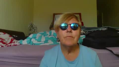 Snapshot of wwwwio chatting on 09-20-25, 12:00 wwwwio online show from 09-20-25, 12:00