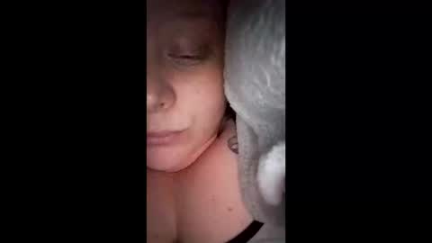 Snapshot of wwydfortp chatting on 01-11-26, 11:10 karie online show from 01-11-26, 11:10