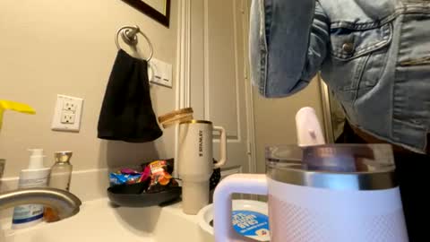Snapshot of wynterheat chatting on 07-10-26, 01:03 Wynter Heat online show from 07-10-26, 01:03