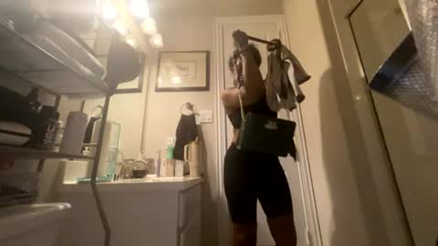 Snapshot of wynterheat chatting on 07-25-26, 12:25 Wynter Heat online show from 07-25-26, 12:25