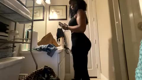 Snapshot of wynterheat chatting on 08-03-26, 06:45 Wynter Heat online show from 08-03-26, 06:45