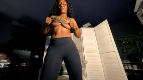 Snapshot of wynterheat chatting on 08-06-26, 02:19 Wynter Heat online show from 08-06-26, 02:19