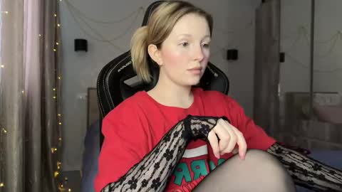 Snapshot of x__ivy_x chatting on 12-27-24, 10:01 eva online show from 12-27-24, 10:01