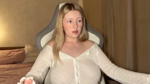 Snapshot of x__ivy_x chatting on 10-23-25, 04:06 eva online show from 10-23-25, 04:06