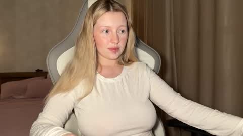 Snapshot of x__ivy_x chatting on 10-24-25, 04:47 eva online show from 10-24-25, 04:47