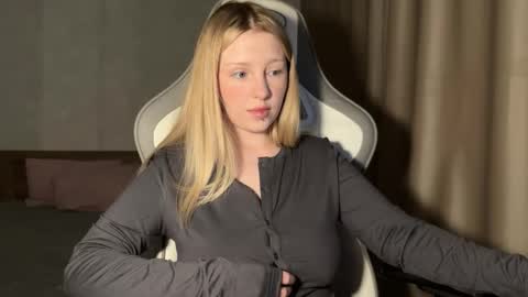 Snapshot of x__ivy_x chatting on 10-28-25, 05:15 eva online show from 10-28-25, 05:15