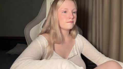 Snapshot of x__ivy_x chatting on 11-09-25, 04:49 eva online show from 11-09-25, 04:49