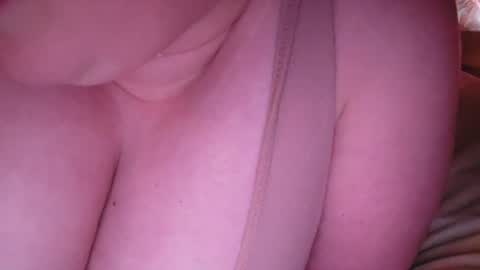 Snapshot of x_dreamgirl_x chatting on 07-08-26, 04:50 Mariah online show from 07-08-26, 04:50