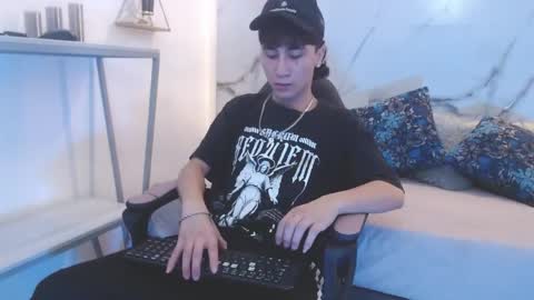 xandergrey8 online show from 04-15-26, 07:58