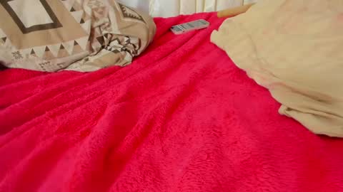 Snapshot of xararouxxx chatting on 12-19-24, 11:18 S A R A 100K followers online show from 12-19-24, 11:18