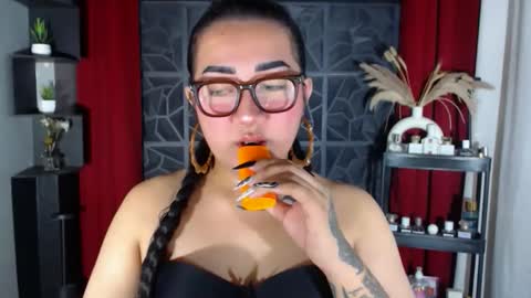 Snapshot of xasianempressx chatting on 10-09-25, 12:25 Nira NOT INTO CHEAP GUYS online show from 10-09-25, 12:25