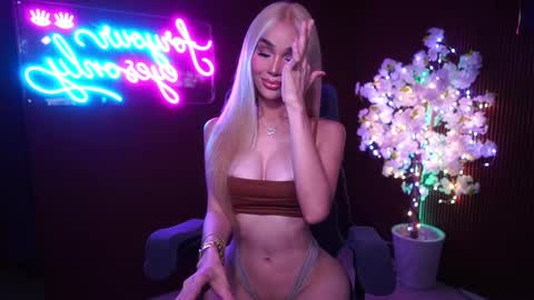 Anne online show from 06-04-26, 02:39