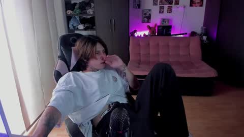 Snapshot of xice_boy chatting on 05-13-26, 07:33 xIce Boy online show from 05-13-26, 07:33