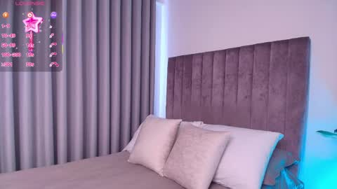 Snapshot of ximelopez1 chatting on 05-17-26, 09:00 XIMENA LOPEZ online show from 05-17-26, 09:00