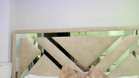 Xime  online show from 12-19-25, 04:19