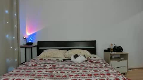 Chloe online show from 11-18-25, 08:08