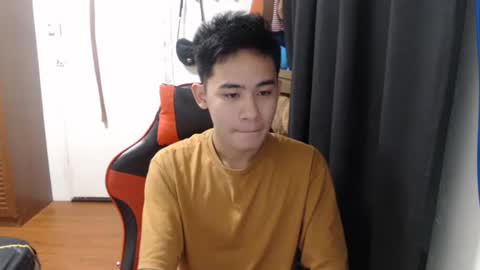 Snapshot of xluminous chatting on 12-04-24, 10:35 MIKAEL online show from 12-04-24, 10:35