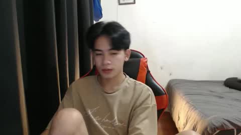 Snapshot of xluminous chatting on 09-13-25, 11:54 MIKAEL online show from 09-13-25, 11:54