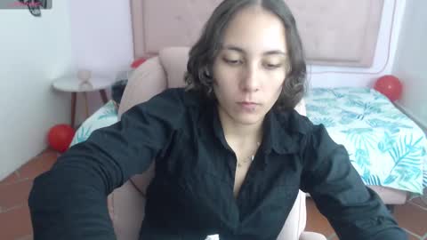 Snapshot of xlunna chatting on 02-15-25, 08:22 lunna online show from 02-15-25, 08:22