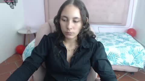 Snapshot of xlunna chatting on 02-15-25, 11:25 lunna online show from 02-15-25, 11:25