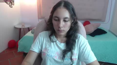 Snapshot of xlunna chatting on 02-21-25, 08:38 lunna online show from 02-21-25, 08:38