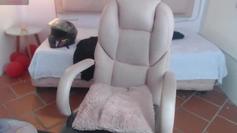 Snapshot of xlunna chatting on 02-28-25, 10:28 lunna online show from 02-28-25, 10:28