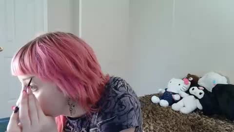 Snapshot of xluvamethystx chatting on 07-23-26, 12:13 cat 3 online show from 07-23-26, 12:13