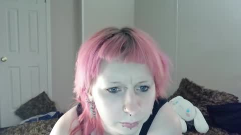 Snapshot of xluvamethystx chatting on 07-28-26, 01:12 cat 3 online show from 07-28-26, 01:12