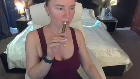 Monica online show from 10-25-25, 12:13