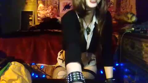 Snapshot of xoxo_bl8ze chatting on 10-09-25, 07:17 Blazeee online show from 10-09-25, 07:17