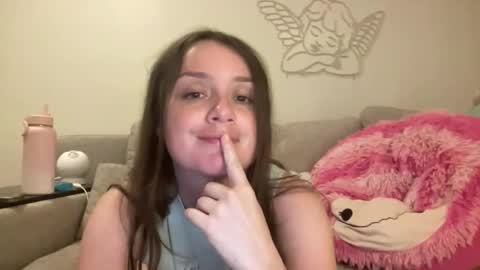 Snapshot of xoxo_roseee chatting on 05-30-26, 03:47 xoxo rosee online show from 05-30-26, 03:47