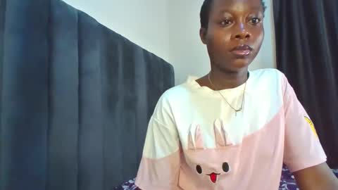 Snapshot of xoxo_sexyla chatting on 05-18-26, 06:03 Raya online show from 05-18-26, 06:03