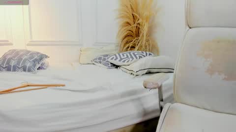 Xrystal and Danne online show from 01-29-25, 11:35