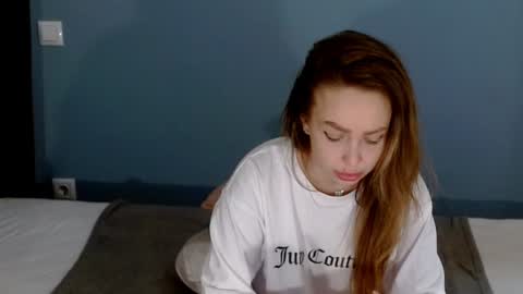 Snapshot of xsexycouples chatting on 01-12-25, 06:17 AnnaMaee online show from 01-12-25, 06:17