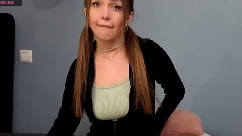 Snapshot of xsexycouples chatting on 02-10-25, 11:23 AnnaMaee online show from 02-10-25, 11:23