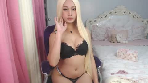 Snapshot of xsexyninedollx chatting on 06-13-26, 08:51 Cleo de nile online show from 06-13-26, 08:51