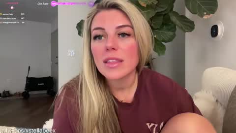 Snapshot of xstellabeex chatting on 12-10-24, 11:51 xstellabeex online show from 12-10-24, 11:51