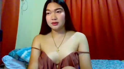 Snapshot of xsweetiemajax chatting on 12-08-24, 01:35 HI IM PAULINE online show from 12-08-24, 01:35