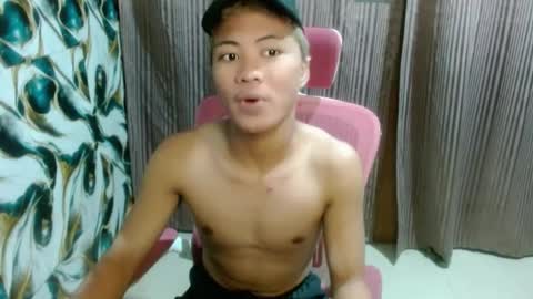 Snapshot of xurdreamboyx chatting on 07-08-26, 08:52 Marjune online show from 07-08-26, 08:52