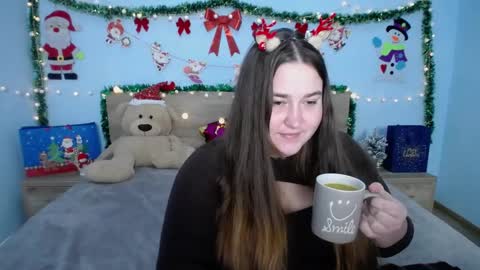 Snapshot of xx_daniella_xx chatting on 12-24-24, 10:17 xx daniella xx online show from 12-24-24, 10:17