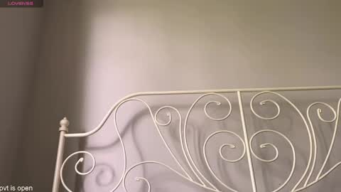 Snapshot of xx_lily chatting on 05-22-26, 12:11 Lily online show from 05-22-26, 12:11